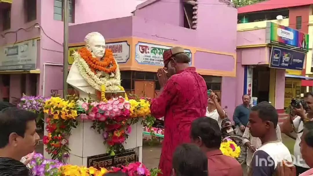 ঝাড়গ্রাম: ঝাড়গ্রাম শহরে পন্ডিত ঈশ্বরচন্দ্র বিদ্যাসাগরের জন্মদিন পালন করল জেলা বিজেপি,উপস্থিত বিধায়ক লক্ষ্মীকান্ত সাউ