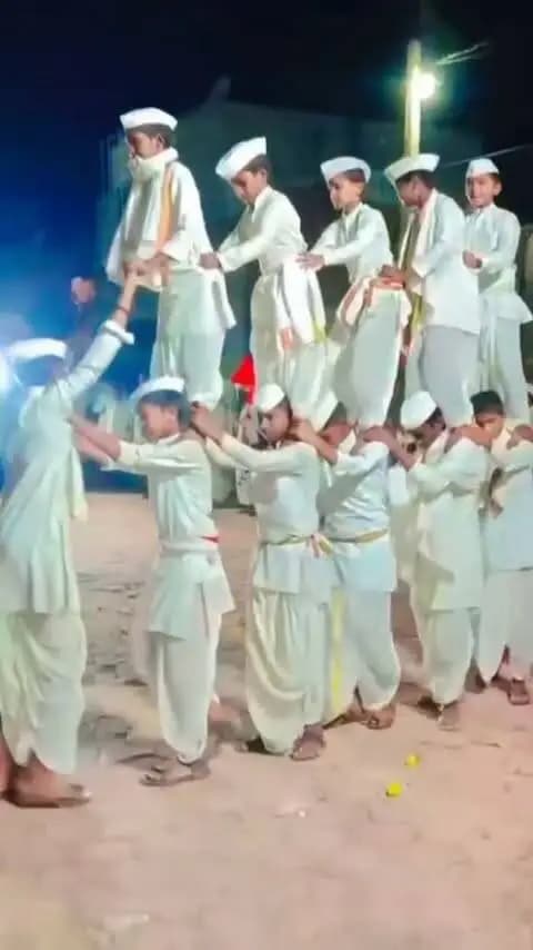 🙏 डॉल्बीच्या दणदणाटाऐवजी हरिनामाचा गजर! 🚩
तिर्हे येथील सिद्धिविनायक प्रतिष्ठानची वारकरी दिंडी आणि ‘राम कृष्ण हरी’च्या नामघोषात भक्तिमय गणेश विसर्जन सोहळा. 🌺
🎶 अभंग | भारुड | गवळण | वारकरी परंपरा
गणेशोत्सवातून संस्कृतीचा जागर आणि नव्या पिढीला परंपरेची ओळख! ❤️
मा. पोलीस अधीक्षक श्री. अतुल कुलकर्णी सर यांच्या DJ-Dolby मुक्त उत्सवाच्या आवाहनाला उत्स्फूर्त प्रतिसाद.
#DJDolbyMuktMiravnuk #RamKrishnaHari #GaneshVisarjan #WarkariDindi #SolapurRuralPolice Ganeshotsav TraditionalCelebration