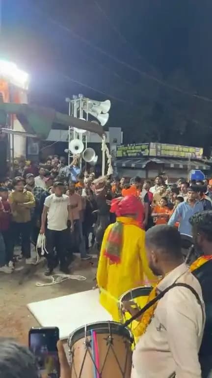 सीहोर नगर: सीहोर: अनंत चतुर्दशी में युवक ने दिखाया खतरनाक स्टंट, वीडियो वायरल