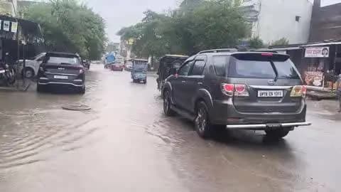 बहराइच: शहर सहित जनपद में बारिश के कारण होने वाली घटनाओं की सूचना कंट्रोल रूम में देने के निर्देश दिए, डीएम ने की अपील