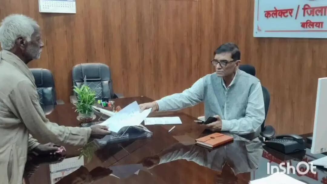 बलिया: जनसुनवाई में जमीन पर कब्जे की शिकायत, डीएम ने तहसीलदार को जांच के निर्देश दिए