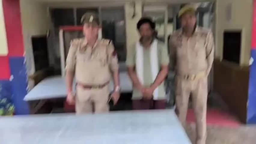 स्वार: कोतवाली पुलिस ने दुष्कर्म के मामले में वांछित आरोपी आरिफ पुत्र जुम्मा को गिरफ्तार कर कार्रवाई की है
