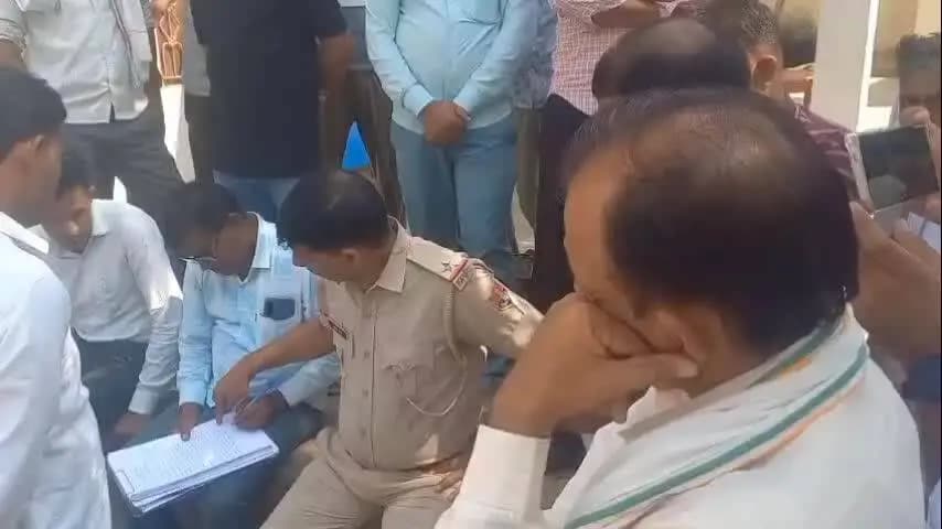 तारानगर: तारानगर के निजी हॉस्टल में 15 वर्षीय 12वीं के छात्र ने फंदे से लटककर दी जान, परिजनों ने शिक्षक पर प्रताड़ना के आरोप लगाए