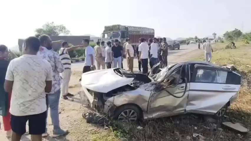वल्लभनगर: देबारी से अंबेरी हाईवे पर हुआ भीषण हादसा, कार उछलकर दूसरी लेन में ट्रेलर से टकराई, युवक-युवती की मौके पर मौत