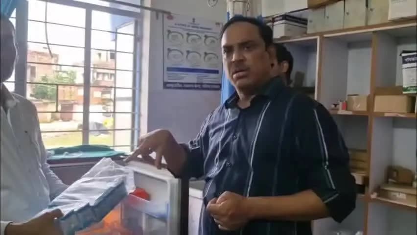 धोरैया: सीएचसी धोरैया का विधायक मनीष कुमार ने किया औचक निरीक्षण, एक्स-रे रूम बंद मिलने और डॉक्टरों की कमी पर जताई नाराजगी