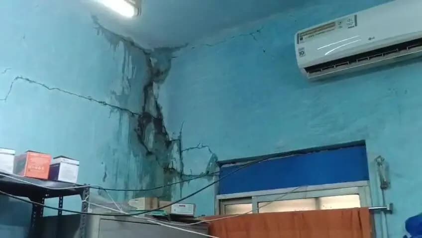 গঙ্গাজলঘাটি: অমরকানন গ্রামীণ হাসপাতালের ভবন দুরবস্থা, বিধায়ক বিল্লেশ্বরের পরিদর্শন