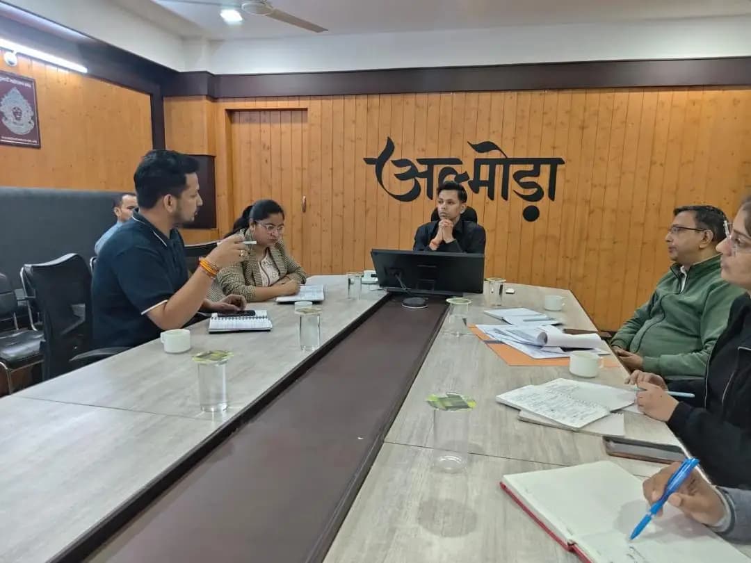 रानीखेत: बाढ़ की पूरी तैयारी; जिलाधिकारी ने की भारी बारिश समीक्षा
