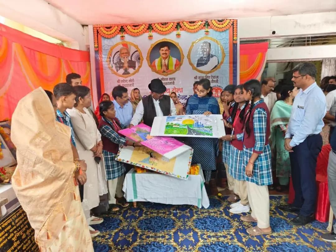 कुसमी: कुसमी विधायक ने स्कूल पहुंच कर छात्रों की समस्याएं सुनीं