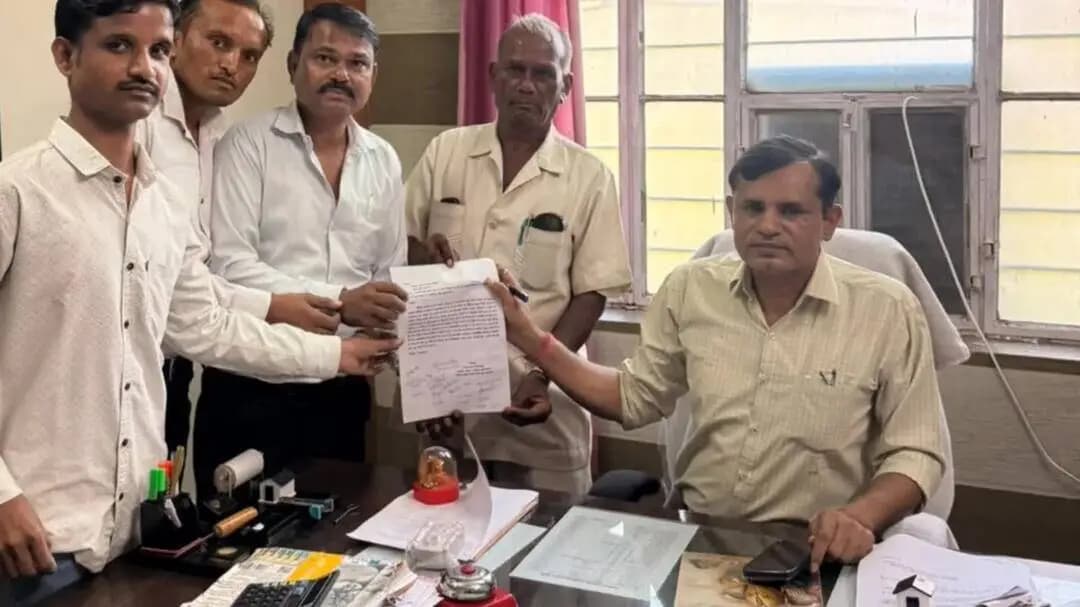इंद्रगढ़: पंचायत राज चुनाव में ओबीसी आरक्षण निर्धारण पर पुनर्विचार की मांग, मोहनपुर ग्राम पंचायत के ग्रामीणों ने ज्ञापन दिया