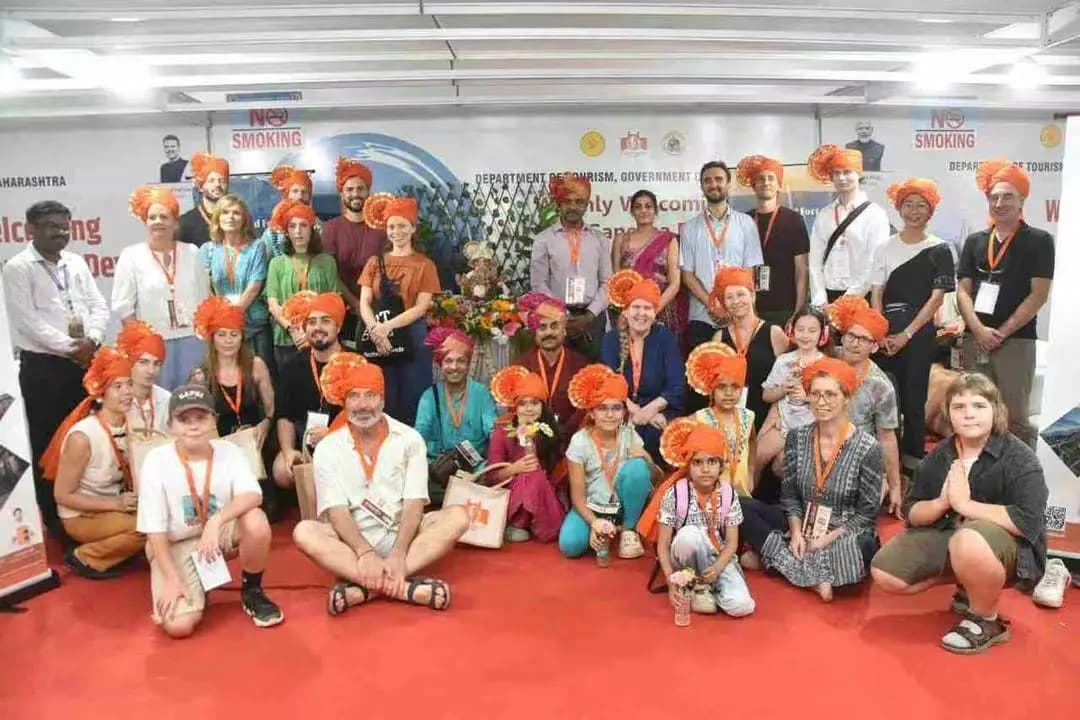 मुंबई उपनगर: गणेश विसर्जन सोहळ्यामध्ये 23 देशांतील आंतरराष्ट्रीय पर्यटकांचा उत्साहवर्धक सहभाग