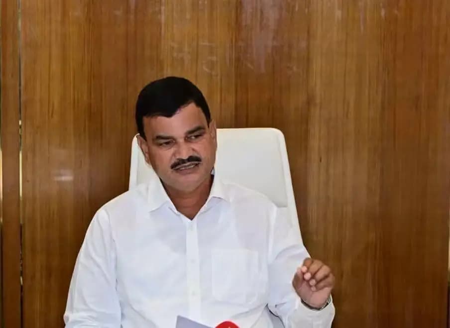 मुंबई उपनगर: महाराठवाडा आणि राज्यातील 265 तालुक्यांमध्ये दुष्काळ सदृश परिस्थिती जाहीर