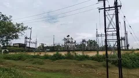 मरकच्चो: मरकच्चो प्रखंड के सभी गांव मुहल्ले में विद्युत विभाग की लापरवाही से लगभग पिछले 48घंटों से छाई रही ब्लैक आउट की स्थिति