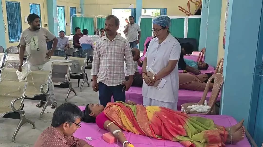 রাজগঞ্জ: রাজগঞ্জ গ্রামীণ হাসপাতালে ৪০ ইউনিট রক্ত সংগ্রহের উদ্দেশ্যে শিবির