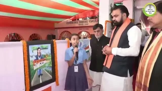 विकसित भारत- 2047 का सपनों के भारत को चित्रकारी के माध्यम से दर्शाती छात्रा। माननीय मुख्यमंत्री जी ने छात्रा की बात सुनकर उसका मनोबल बढ़ाया।
Samrat Choudhary CMO Bihar Information & Public Relations Department, Government of Bihar
Bihar Education Department Department of Environment, Forest & Climate Change, Govt. of Bihar
#PTM
#samratchoudhary
#CMSamrat
