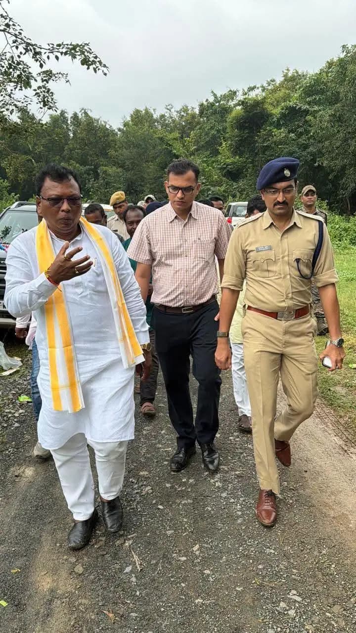 রানিবাঁধ: পশ্চিমবঙ্গ পুলিশের সেবা সংকল্প অভিযানে গ্রাম দত্তক নিলেন মন্ত্রী ক্ষুদিরাম টুডু