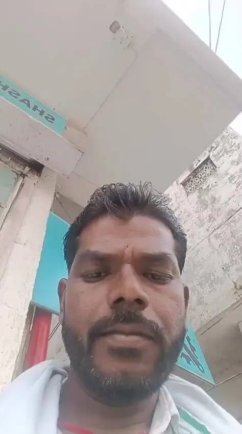 ➡️ सेवा संकल्प अभियान 2026
पक्के घर का सपना हुआ सच! 🏡
प्रधानमंत्री आवास योजना के तहत ग्राम नीमन के श्री महेंद्र कुमार अहिरवार जी को पक्के मकान की सौगात मिली है। पहले उनका मकान कच्चा था, लेकिन इस योजना का लाभ मिलने से अब उनका पक्का घर बन गया है। अपनी इस खुशी को साझा करते हुए उन्होंने सरकार का बहुत-बहुत धन्यवाद किया है।
#jansamparkMP #sagar #AshirwadKaDiya #SevaSankalp2026