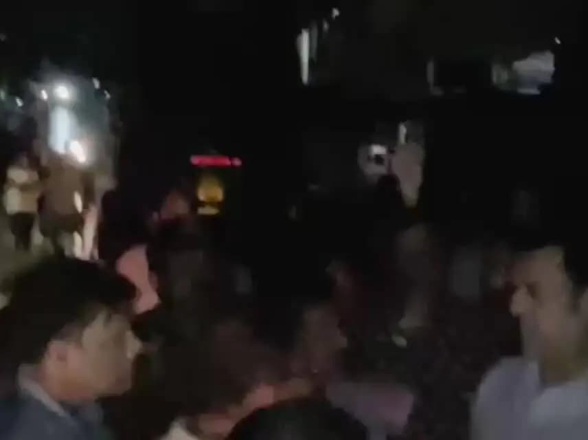 गोरखपुर: लगातार बारिश के बीच सांसद रवि किशन ने जलजमाव का लिया जायजा, महापौर और नगर आयुक्त के साथ किया शहर का निरीक्षण
