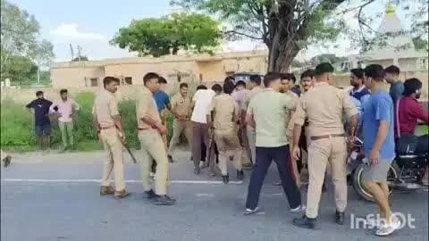 शिकारपुर: छतारी थाना क्षेत्र में पुलिसकर्मियों ने महिला और युवकों की की पिटाई, वीडियो सोशल मीडिया पर हुआ वायरल
