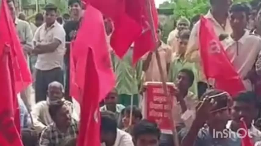 डंडा: डंडा में कस्तूरबा बालिका विद्यालय चालू कराने की मांग, भाकपा माले-आइसा का प्रखंड कार्यालय पर प्रदर्शन