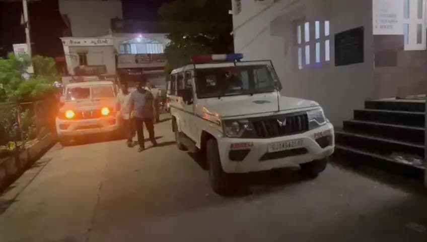 રાજુલા: રાજુલામાં બેફામ ઇનોવા કારે અનેકને અડફેટે લીધા, ચાલકની કરાઈ અટકાયત