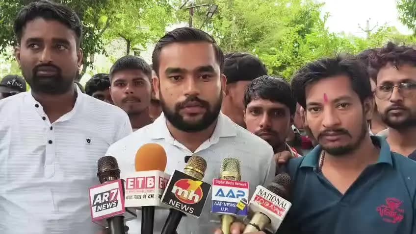 रायबरेली: हरचंदपुर में पीडीए रथ यात्रा में नारेबाजी के विरोध में भाजपा युवा मोर्चा के पदाधिकारियों ने सौंपा ज्ञापन