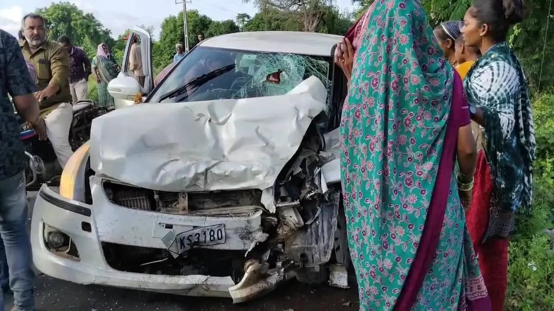 અમરેલી શહેર: ધારી-અમરેલી રોડ પર ઈકો અને સ્વિફ્ટ કાર વચ્ચે અકસ્માત, અનેક લોકો ઈજાગ્રસ્ત