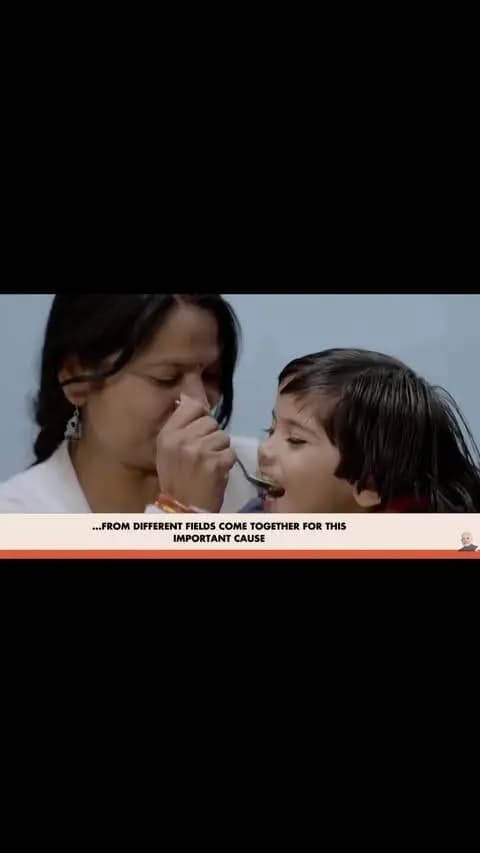 कुपोषण हारेगा, छत्तीसगढ़ जीतेगा।
प्रधानमंत्री श्री नरेंद्र मोदी ने अपने लोकप्रिय कार्यक्रम ‘मन की बात’ में छत्तीसगढ़ के ‘हर घर मुनगा, घर-घर मुनगा’ अभियान का उल्लेख करते हुए कुपोषण और एनीमिया के खिलाफ प्रदेश के इस अभिनव प्रयास को देश के सामने रखा। प्रधानमंत्री श्री मोदी द्वारा छत्तीसगढ़ की इस पहल का जिक्र किया जाना पूरे प्रदेश के लिए गर्व का पल है।
मुख्यमंत्री श्री विष्णु देव साय के निर्देश पर पोषण को जनभागीदारी से जोड़ते हुए शुरू किया गया यह अभियान स्वस्थ बचपन और सुपोषित छत्तीसगढ़ की मजबूत नींव रख रहा है। अभियान के तहत आंगनबाड़ी केंद्रों में 3 से 6 वर्ष के बच्चों और उनके परिजनों को पोषणयुक्त मुनगा पौधों का वितरण किया जा रहा है।
#HarGharMunga #PoshanAbhiyan #SwasthChhattisgarh #MannKiBaat #NarendraModi VishnuDeoSai