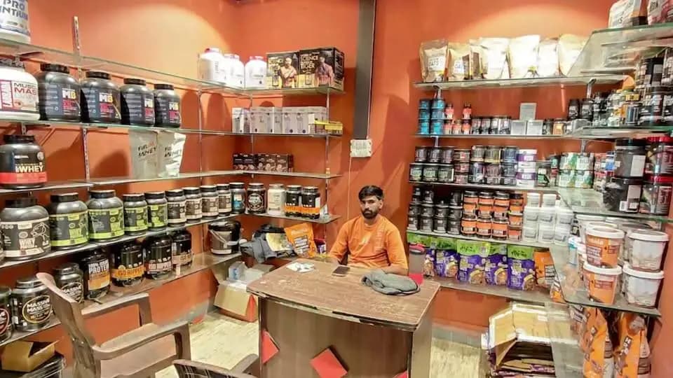 #सफलता_की_कहानी
'सप्लीमेंट अड्डा’ स्टोर शुरू कर अनुज सिंह बने आत्मनिर्भर
मुख्यमंत्री पिछड़ा वर्ग तथा अल्पसंख्यक उद्यम योजना से स्टोर शुरू करने में मिली सहायता
प्रतिमाह अर्जित कर रहे लगभग 1 से 1.5 लाख रुपए
#CMMadhyaPradesh
#JansamparkMP
#सेवा_संकल्प_अभियान
#SevaSankalpAbhiyan
Department of Backward Class and Minority Welfare, Madhya Pradesh
#SuccessStory
#भिण्ड
#Bhind