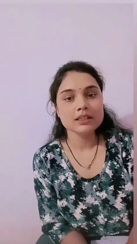 प्रधानमंत्री मातृ वंदना योजना से पोषण आहार के लिए मिली आर्थिक सहायता
आमाडोंगरी वार्ड क्रमांक-4 निवासी सुलोचना मरावी को प्रधानमंत्री मातृ वंदना योजना के तहत पोषण आहार एवं गर्भावस्था के दौरान आवश्यक पोषण संबंधी जरूरतों के लिए 5,000 रुपये की आर्थिक सहायता प्राप्त हुई।
सुलोचना मरावी बताती हैं कि योजना के माध्यम से मिली आर्थिक सहायता से उन्हें गर्भावस्था के दौरान पौष्टिक आहार की व्यवस्था करने में मदद मिली। उन्होंने कहा कि सरकार की इस पहल से माताओं को पोषण संबंधी जरूरतों को पूरा करने में सहयोग मिल रहा है।
सुलोचना मरावी ने प्रधानमंत्री श्री नरेंद्र मोदी एवं सरकार के प्रति आभार व्यक्त करते हुए कहा कि माताओं और बच्चों के स्वास्थ्य एवं पोषण की दिशा में चलाई जा रही ऐसी योजनाएं बहुत उपयोगी हैं।
Jansampark Madhya Pradesh
CM Madhya Pradesh
#mandla
#सेवा_संकल्प_अभियान #SevaSankalpAbhiyan