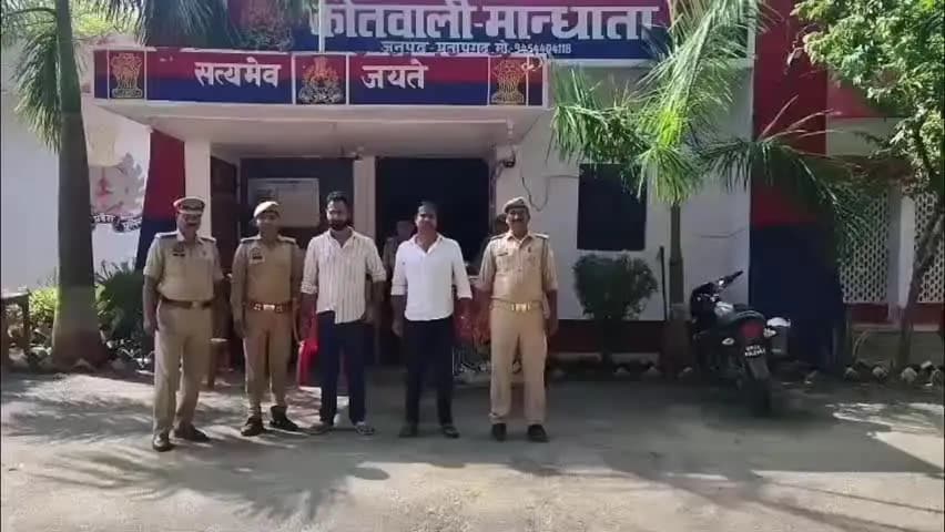 प्रतापगढ़: झूंसी के अंधावा चौराहा से मान्धाता पुलिस और स्वाट टीम ने गैंगस्टर एक्ट के दो वांछित अभियुक्तों को गिरफ्तार किया