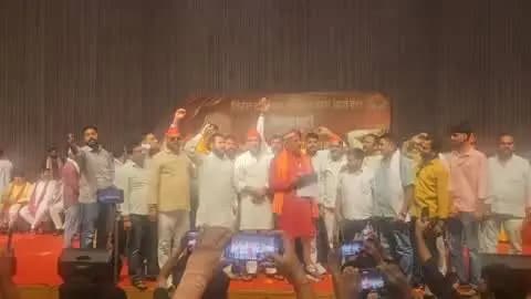 ज्ञानपुर: निषाद पार्टी के सम्मेलन में विधायक विपुल दुबे ने मंत्री संजय निषाद का किया सम्मान