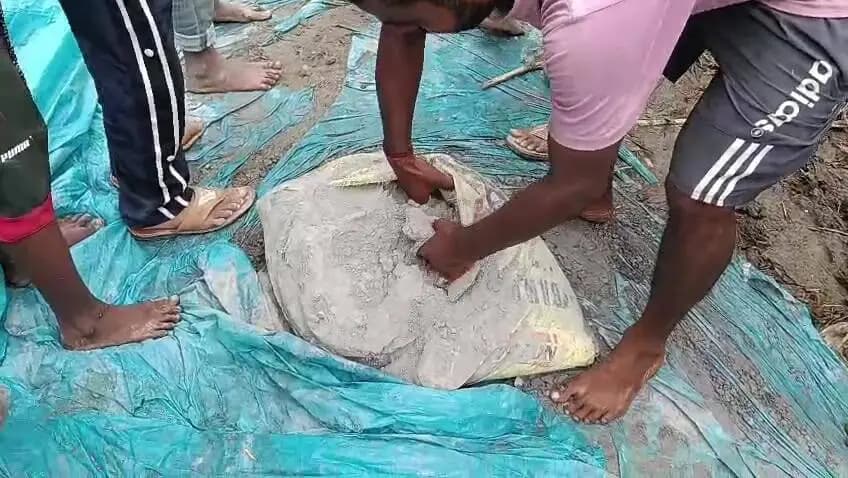 सोनबरसा: सहरसा में पीएम ग्राम सड़क योजना के सड़क निर्माण पर ग्रामीणों का विरोध