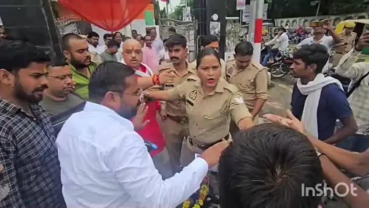 रायबरेली: शहीद चौक पर जस्टिस मोर्चा की साइकिल यात्रा में GEN Z छात्रों और बीजेपी नेताओं के बीच नारेबाजी से हुआ हंगामा