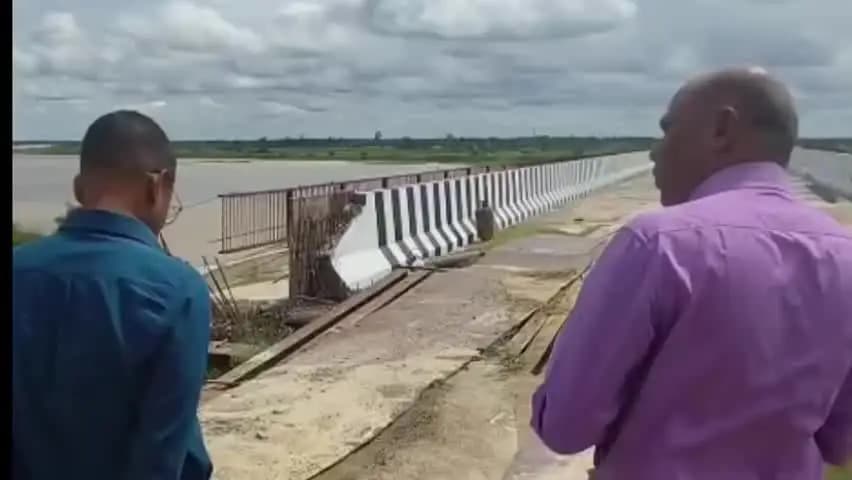 हमीरपुर: हमीरपुर में ₹302 करोड़ की बाईपास परियोजना पर डीएम ने सख्ती दिखाई, दिसंबर की समयसीमा के बाद तेजी लाने के दिए निर्देश