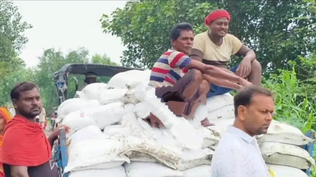 नौहट्टा: नोहट्टा में कोसी तटबंध से रिसाव, मौके पर पहुंचे जल संसाधन विभाग के अधिकारी, मरम्मत कार्य शुरू