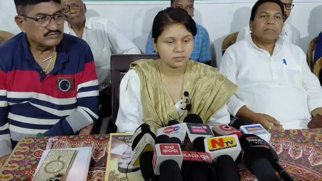 ନବରଙ୍ଗପୁର ପୋଲିସ ଷ୍ଟେସନ: ବନ୍ୟା ପରିସ୍ଥିତି କୁନେଇ ସରକାର ଏବଂ ପ୍ରଶାସନ କୁ ଦାୟୀ କରି କଂଗ୍ରେସ ଭଵନରେ ମତ ଦେଲେ ଜିଲ୍ଲା କଂଗ୍ରେସ ସଭାନେତ୍ରୀ ଡ଼ଃ ଲିପିକା ମାଝୀ