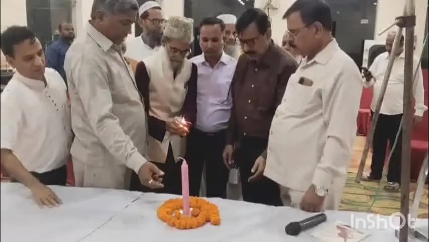 बिसौली: बिसौली नगर में गजल संग्रह 'सोने के पर' के विमोचन के साथ ऑल इंडिया मुशायरे की महफिल सजी