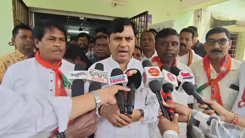 ଝାରସୁଗୁଡା: ସେବା ପକ୍ଷରେ ଲଇକେରାରେ ରକ୍ତଦାନ ଶିବିର, ସଂଗୃହୀତ ହେଲା ୫୧ ୟୁନିଟ୍ ରକ୍ତ