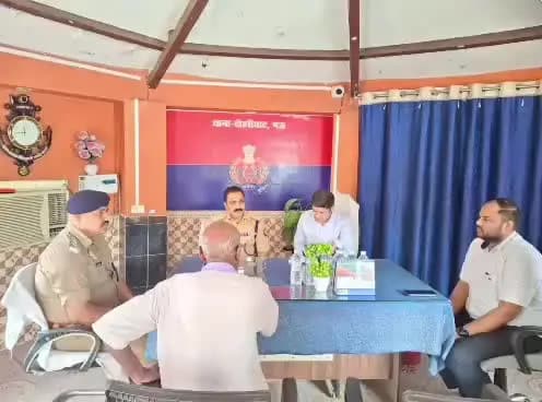 मऊ: एसपी मऊ के निर्देश पर जनपद के सभी थानों में यातायात नियमों के उल्लंघन करने वालों के खिलाफ चलाया गया चेकिंग अभियान