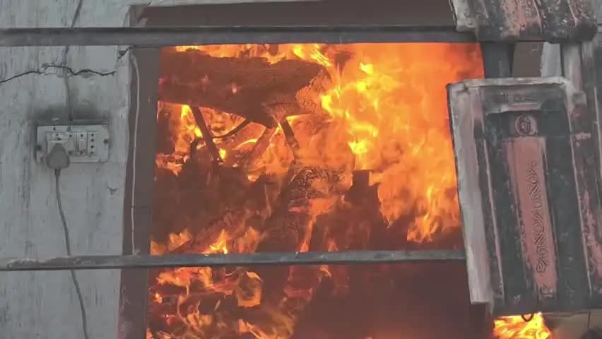 बीकानेर: तेलीवाड़ा में मकान में भीषण आग, इलाके में मची अफरा-तफरी