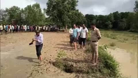 कायमगंज: पानी भरे गड्ढे में दो बच्चों की डूबने से मौत, गोताखोरों ने 2 घंटे बाद निकाले शव, दोस्तों के साथ नहाते समय हुआ हादसा