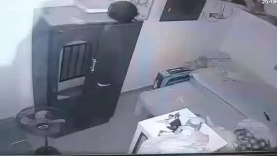 खजनी: बेलघाट के बघाड़ गांव में सूने घर में चोरों ने जमकर किया हाथ साफ