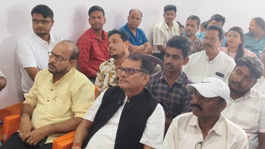 ସୁକିନ୍ଦା: ମନ୍ କି ବାତ୍: ପ୍ରଧାନମନ୍ତ୍ରୀଙ୍କ କାର୍ଯ୍ୟକ୍ରମ ଶୁଣିଲେ କାର୍ଯ୍ୟାଳୟର କର୍ମକର୍ତ୍ତା