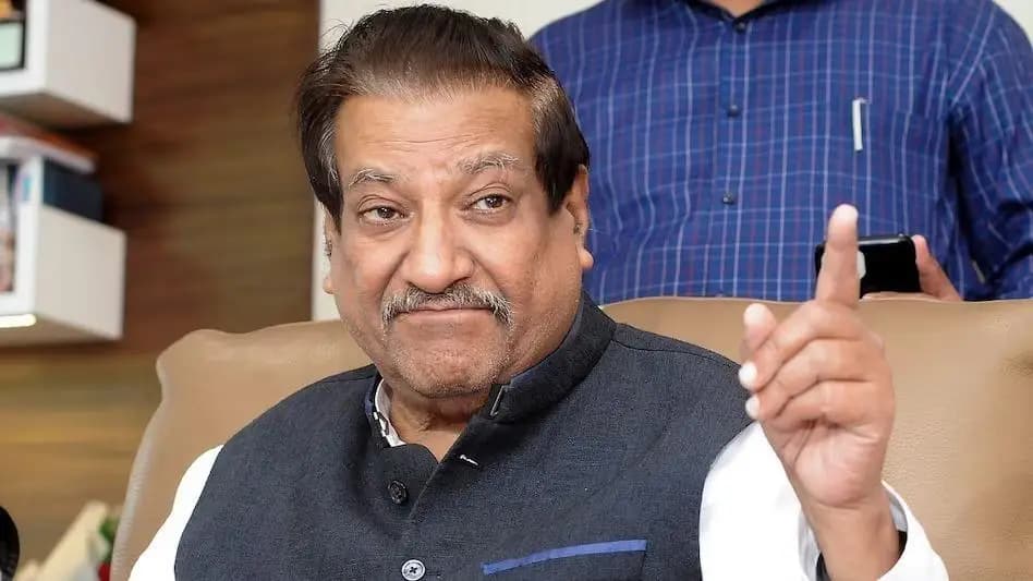 अंधेरी: पृथ्वीराज चव्हाण यांची मागणी : ज्ञानेश कुमार यांना पदावरून हटवा