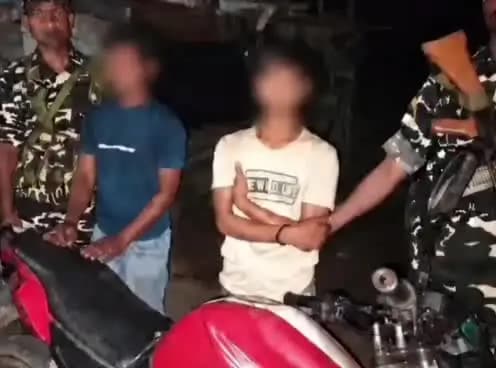 ठाकुरगंज: ठाकुरगंज की पठामारी थाना पुलिस ने 100 ग्राम स्मैक पाउडर के साथ 2 अभियुक्तों को गिरफ्तार किया, एक मोटरसाइकिल जब्त