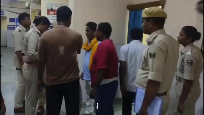 सिमरी: खैरापट्टी गांव में छत से थूकने-गोबर फेंकने के विवाद में वृद्ध की ईंट-पत्थर से कूंचकर हत्या, 6 गिरफ्तार