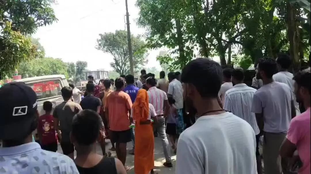 ইসলামপুর: কামারগছে চা বাগানের জমি নিয়ে উত্তেজনা, পুলিশি হস্তক্ষেপে আটক এক
