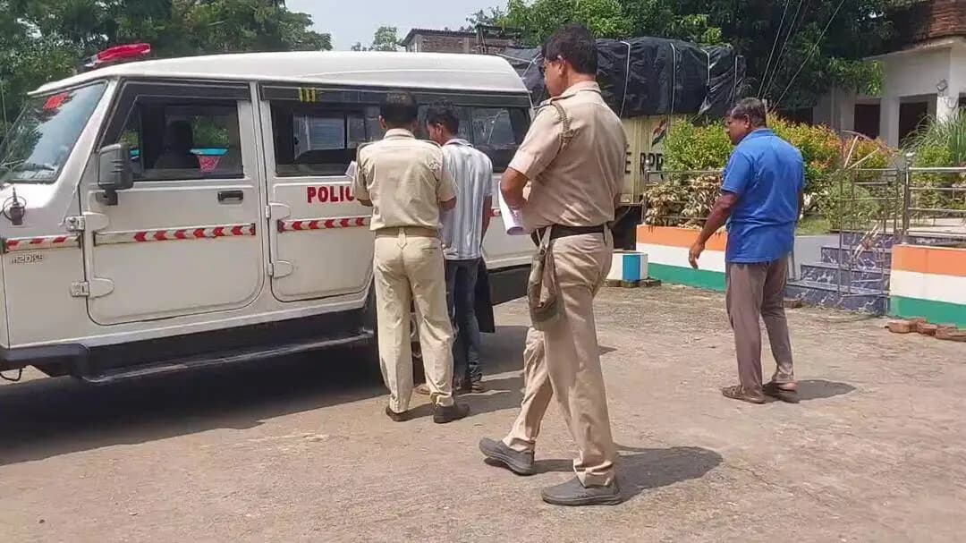 ময়না: চুরি করার অভিযোগে মথুরি চক গ্রামের যুবককে গ্রেফতার করল পুলিশ,ধৃতকে তমলুক আদালতে পেশ