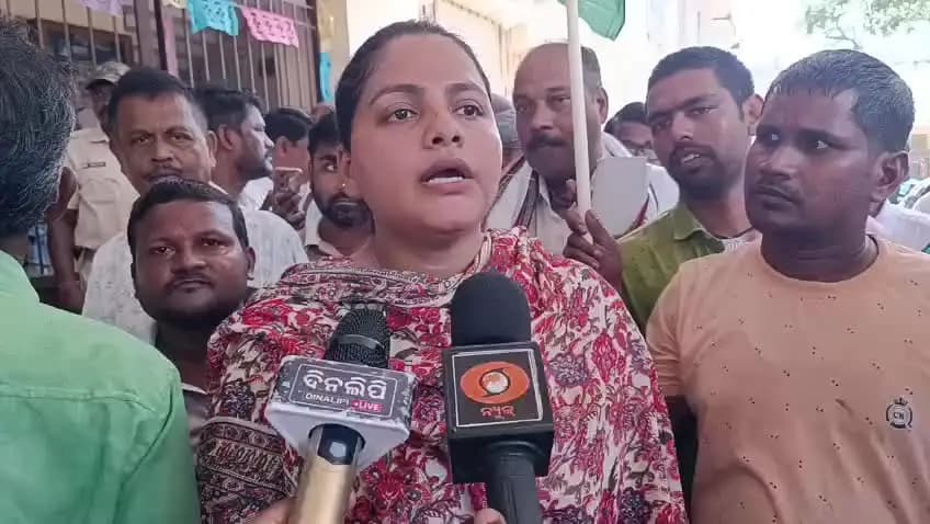 କେନ୍ଦ୍ରାପଡା: ନିର୍ବାଚନ କମିସନଙ୍କ ଏକାଚାଟିଆ ମନୋଭାବକୁ କଂଗ୍ରେସର ବିରୋଧ,ପ୍ରତିକ୍ରିୟା ରଖିଲେ ଜିଲ୍ଲା କଂଗ୍ରେସ ଅଧକ୍ଷା ଡାକ୍ତର ଦେବସ୍ମିତା ଶର୍ମା
