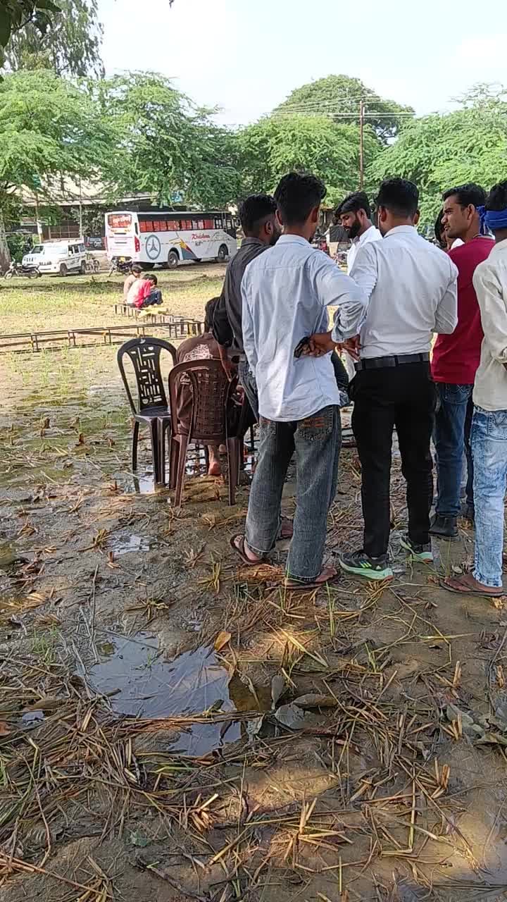 bade bhai Chandrashekhar Azad
aane ki Khushi mein
bahut jyada mehnat kar rahe hain
